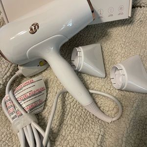 T3 Featherweight 3i blow dryer